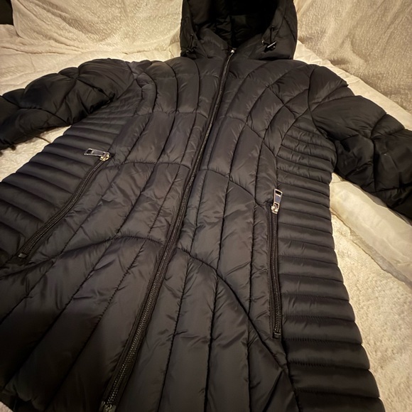 NWT Women’s Small DKNY Black Quilted Jacket with Hood - Picture 8 of 11